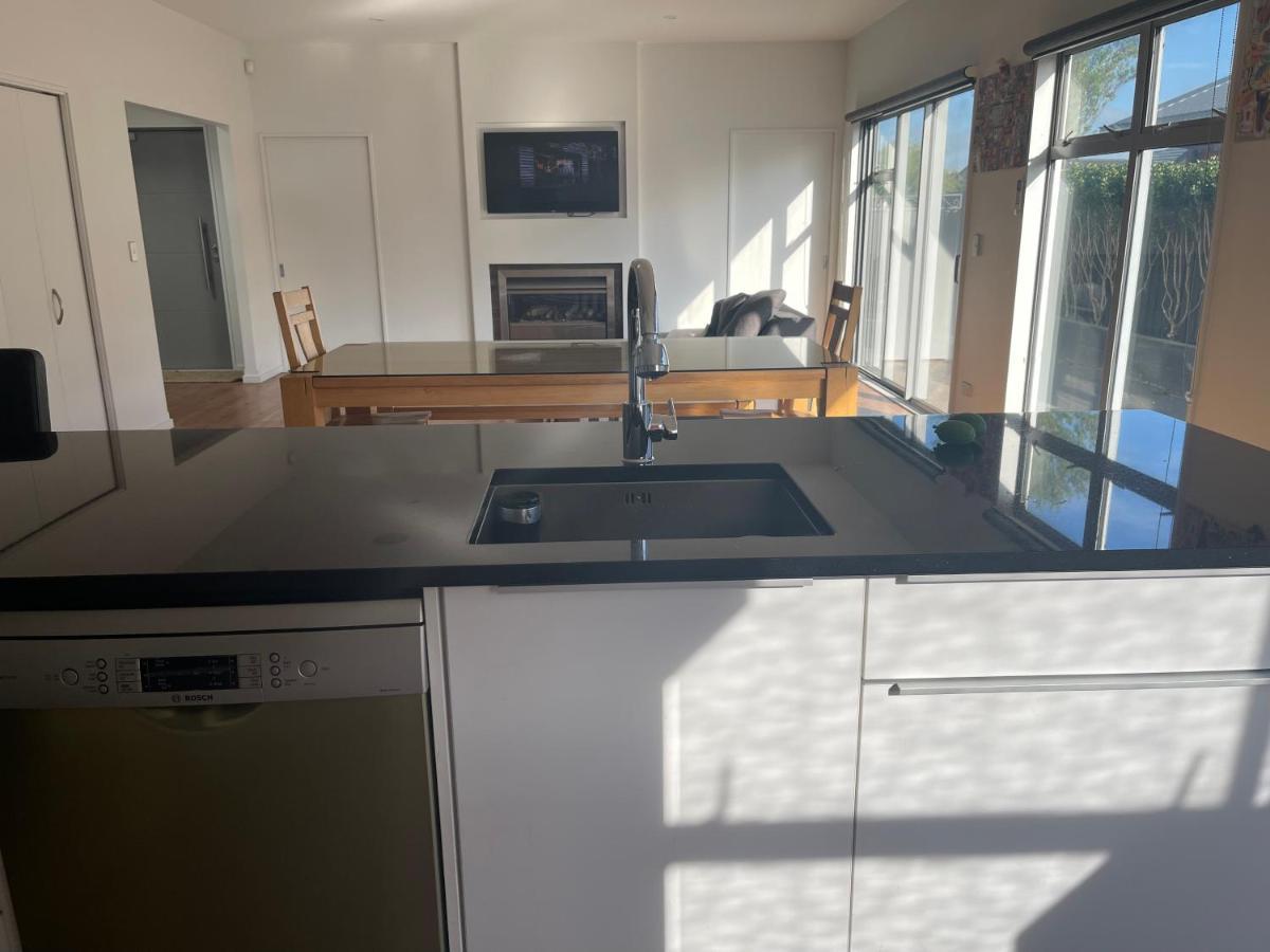 Stunning Park Side Holiday Home Christchurch Esterno foto